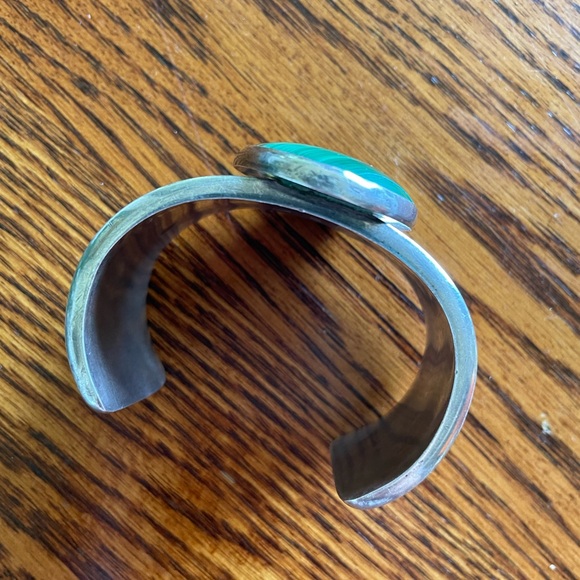 Vintage sterling silver and Malachite cuff bracelet, Navajo stamped initials RBJ - Picture 8 of 13